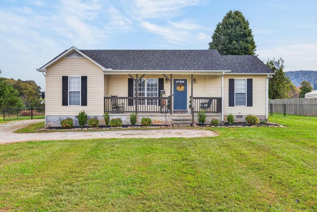 737 Green Valley Circle, Livingston, TN 38570 Main Photo