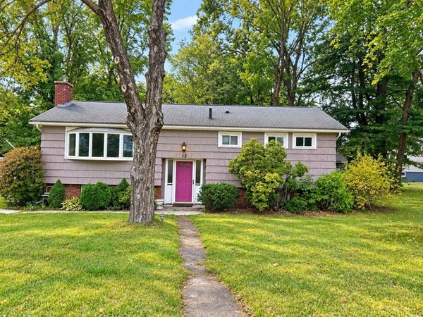13 Lee Cir, Hudson, MA 01749