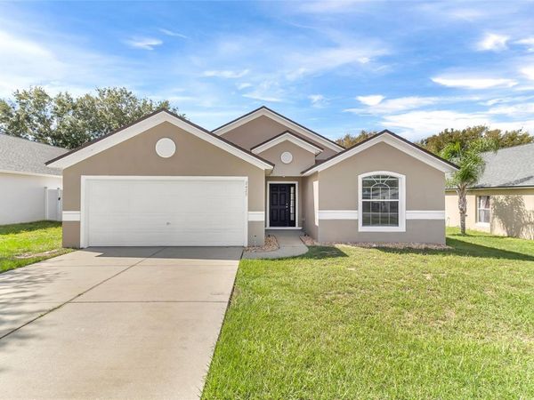 2425 MERRY ROAD , TAVARES, FL 32778
