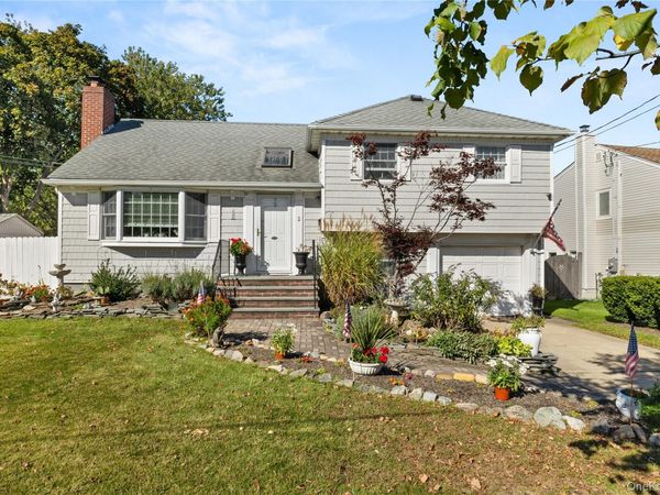 3 Lewis Circle , Babylon, NY 11702