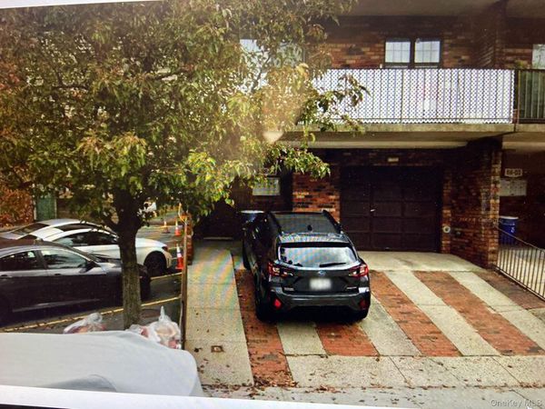 68-01 242nd Street , Unit 29E, Douglaston, NY 11362