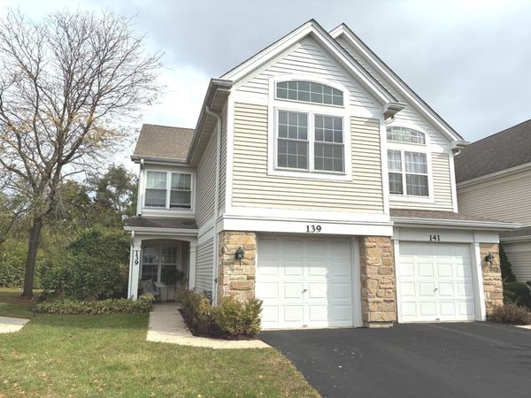 139 Fairfield Lane , Carol Stream, IL 60188