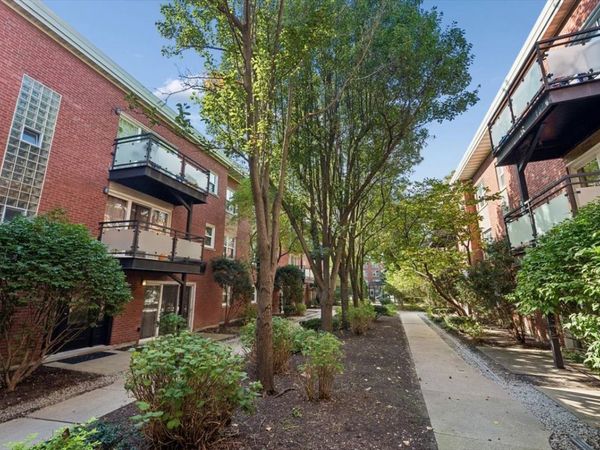 6415 N Damen Avenue , Unit 3W, Chicago, IL 60645