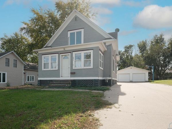 251 9th Street SE, Sioux Center, IA 51250