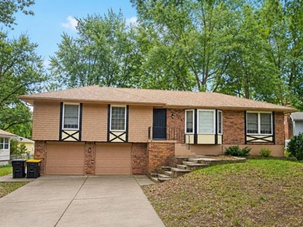 504 Johnston Drive, Blue Springs, MO 64014