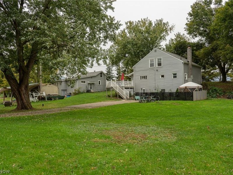 220,210 Kent Avenue NE, Hartville, OH 44632 Photo 3