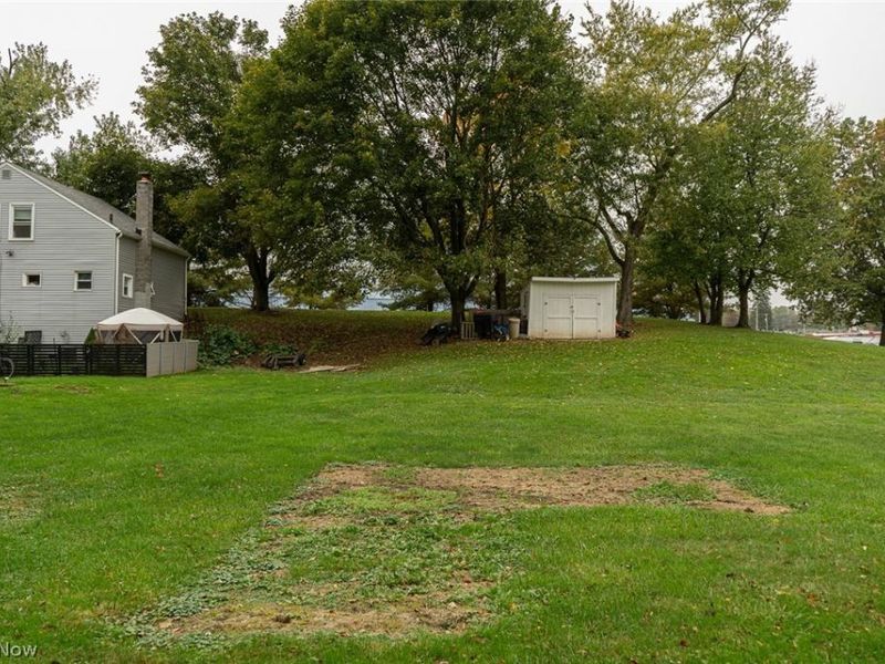 220,210 Kent Avenue NE, Hartville, OH 44632 Photo 4
