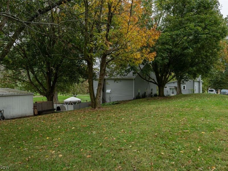 220,210 Kent Avenue NE, Hartville, OH 44632 Photo 9