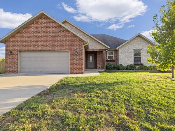 1910 E Whetstone Drive , Ozark, MO 65721