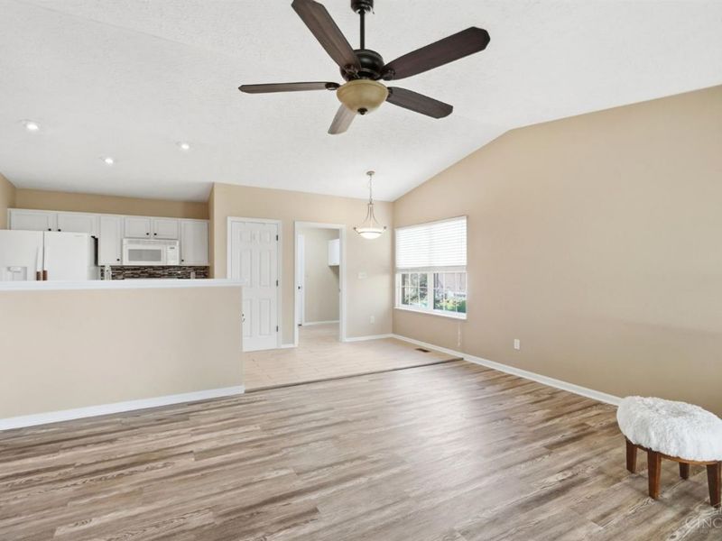 196 Rollingwood Drive, Hamilton Township, OH 45039 Photo 8
