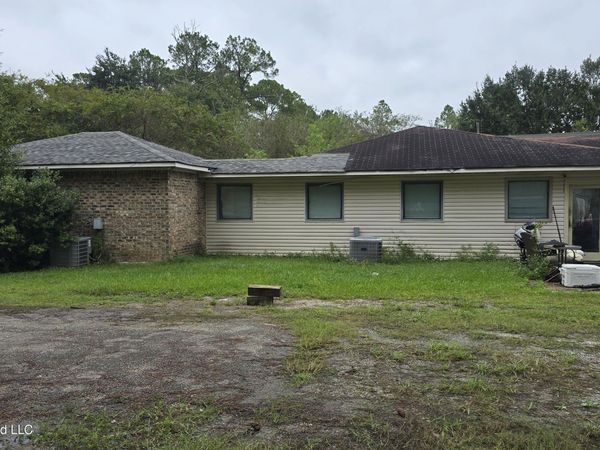 9109 Betsie Ross Street, Moss Point, MS 39562
