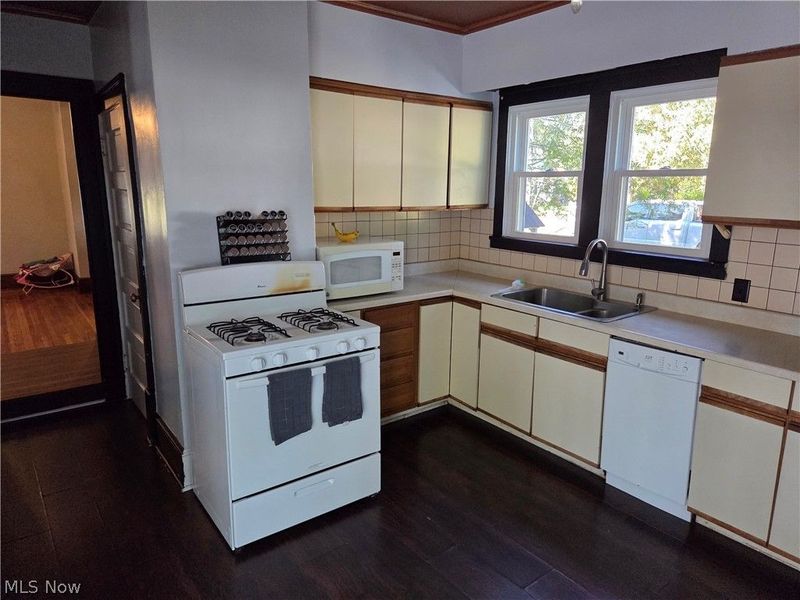 995 N Howard Street, Akron, OH 44310 Photo 9