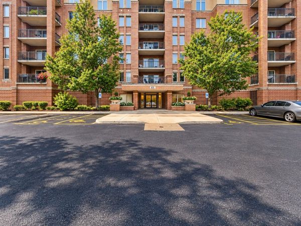 635 Perrie Drive , Unit 605, Elk Grove Village, IL 60007