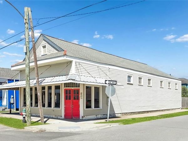 8501 APPLE Street , New Orleans, LA 70118