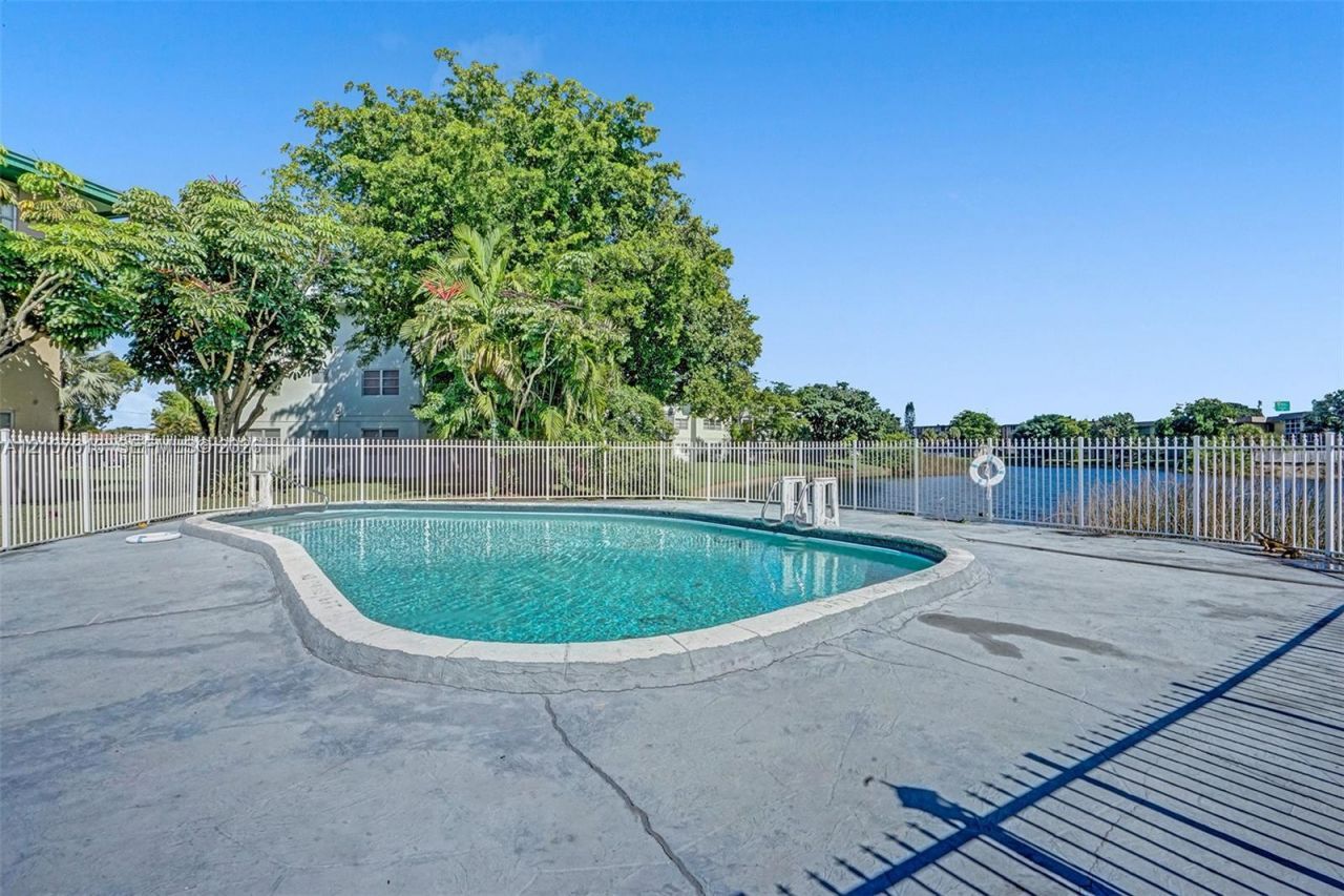 5420 NW 11th St, Unit 108, Plantation, FL 33313 Photo