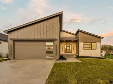 815 Courtyard Court, Ashland, NE 68003