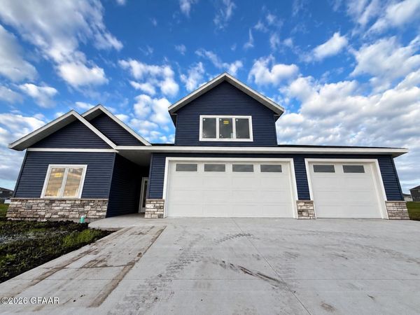 4164 S 30TH Street, Grand Forks, ND 58201