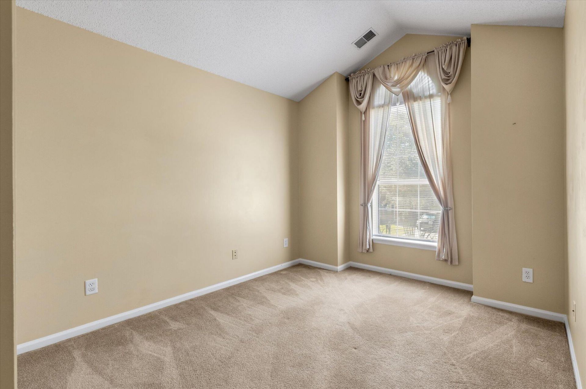 3305 Heathland Way Photo 11