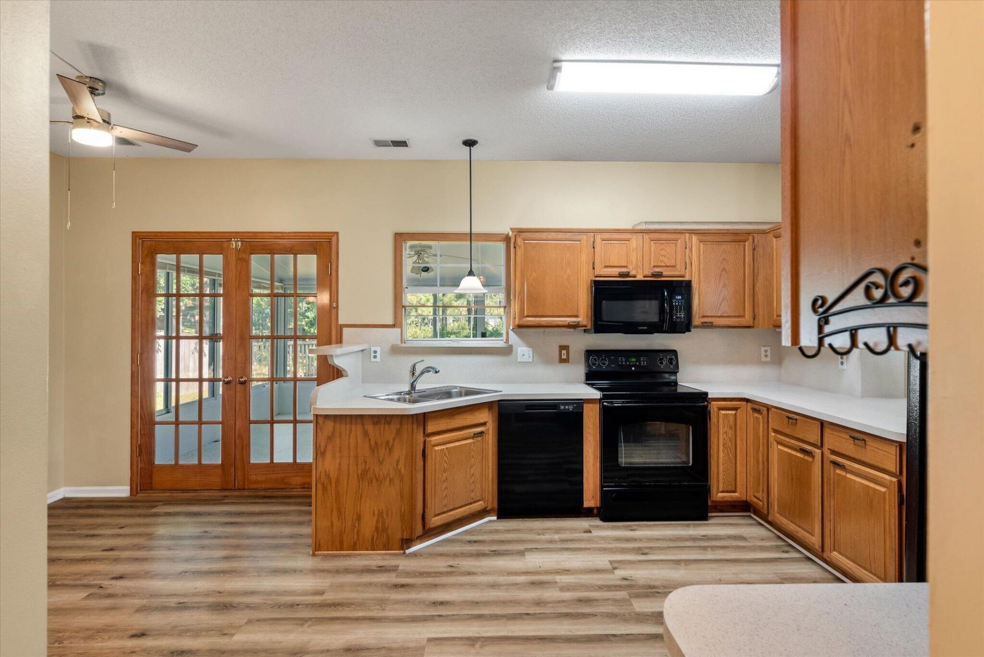 3305 Heathland Way Photo 6