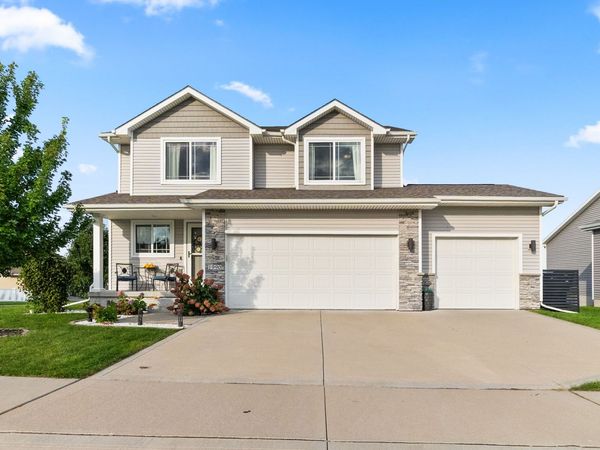 1990 SE Waddell Way , Waukee, IA 50263