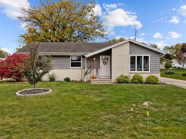 1065 GREEN ACRES LANE, Neenah, WI 54956