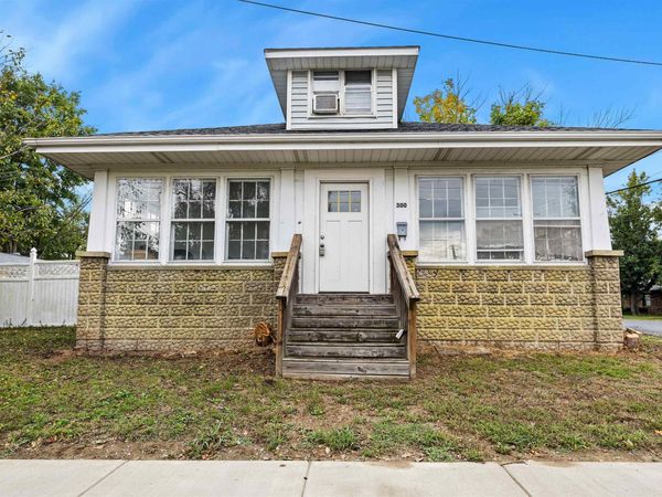 300 W Goodall Street, Marion, IL 62959