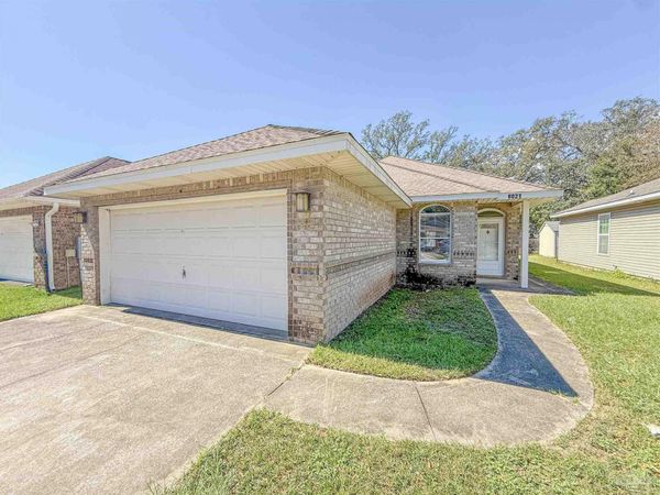 6021 Champion Oaks Dr, Pensacola, FL 32526