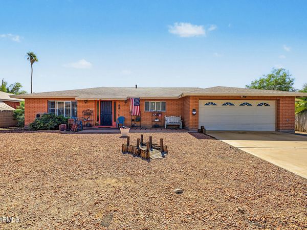 581 W PARK Avenue, Chandler, AZ 85225