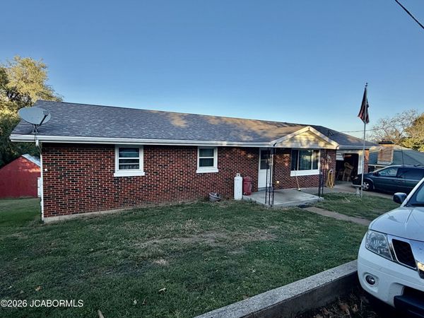 201 E BENTON STREET, Linn, MO 65051