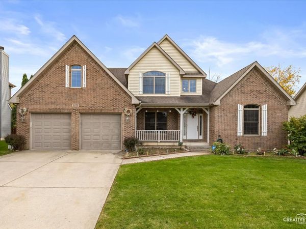 1222 BRISTOL Drive W, Sycamore, IL 60178