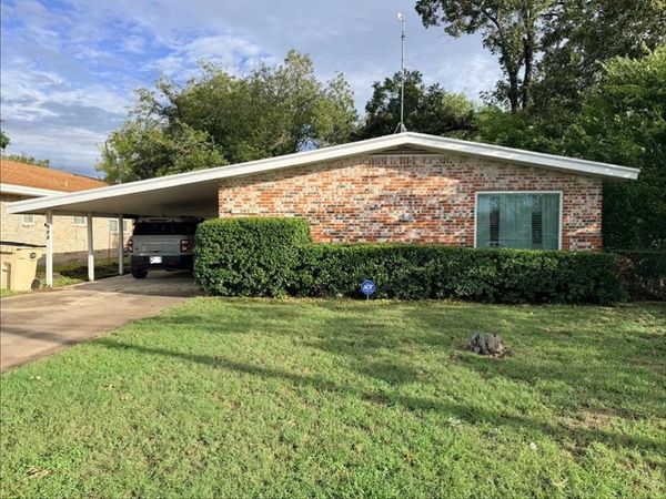 503 E Grand Avenue , Comanche, TX 76442