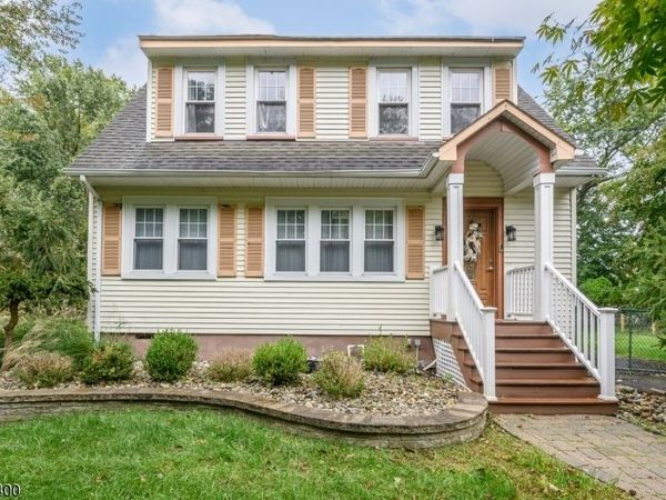 125 Princeton Ln, North Plainfield, NJ 07063