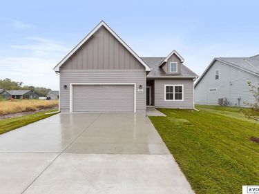 920 Arlene Circle, Papillion, NE 68046