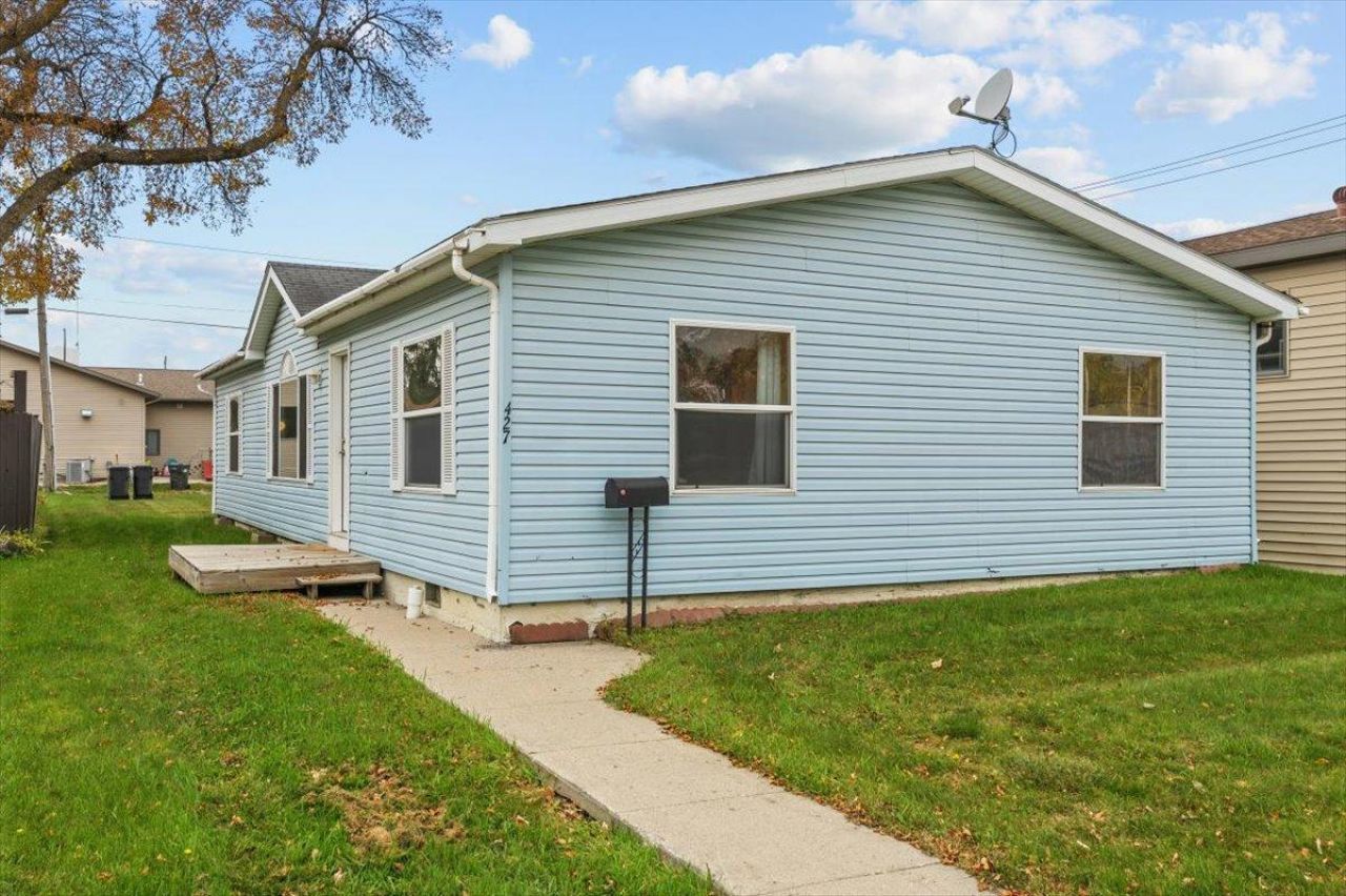 427 6th Street N primary photo