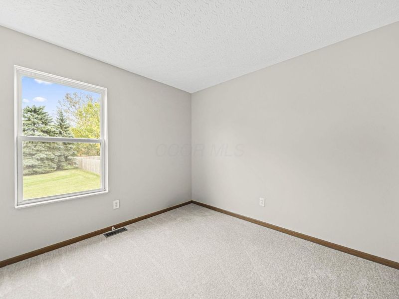 108 Thevintree Drive, Galloway, OH 43119 Photo 18