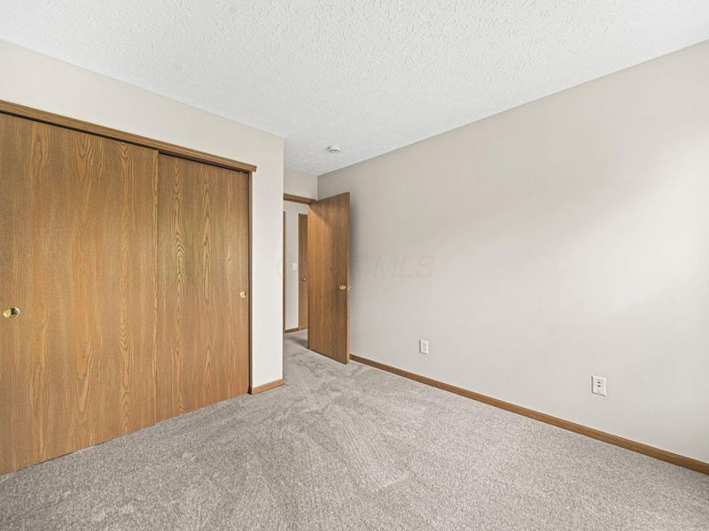 108 Thevintree Drive, Galloway, OH 43119 Photo 19