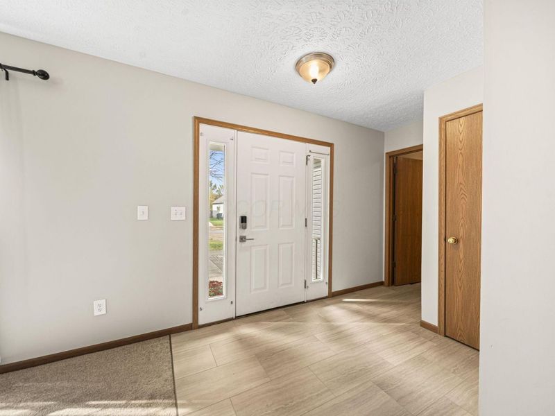 108 Thevintree Drive, Galloway, OH 43119 Photo 22