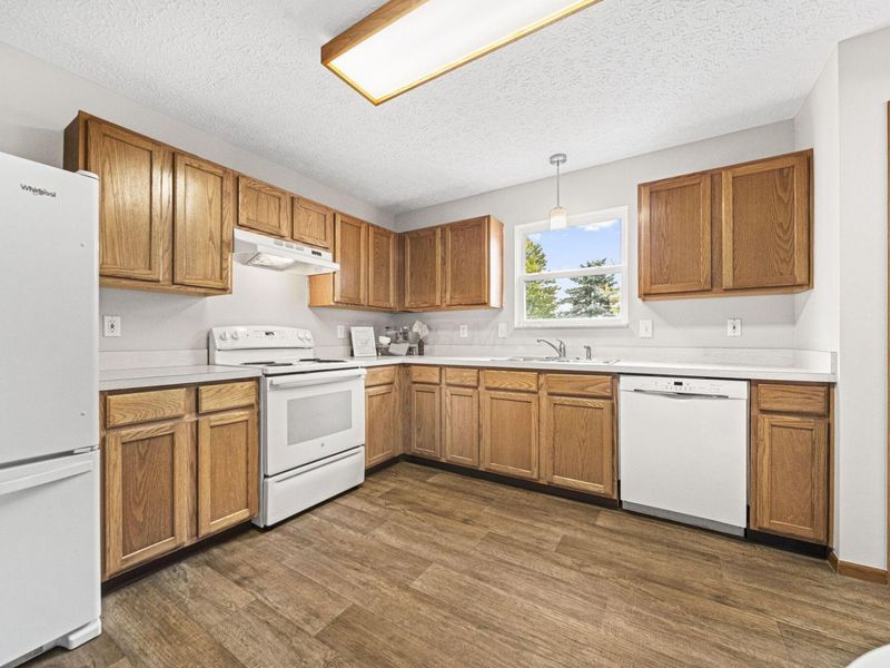 108 Thevintree Drive, Galloway, OH 43119 Photo 8