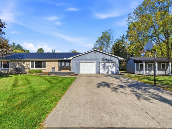 1566 Kingwood Circle, Marion, OH 43302