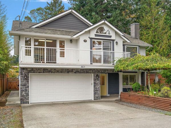 2421 Tanner Rd , Central Saanich, BC V8Z 6K4
