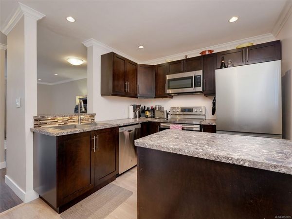 991 Cloverdale Ave , Unit #201, Saanich, BC V8X 2T5