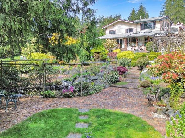 697 Crestwood Rd , Gabriola Island, BC V0R 1X4