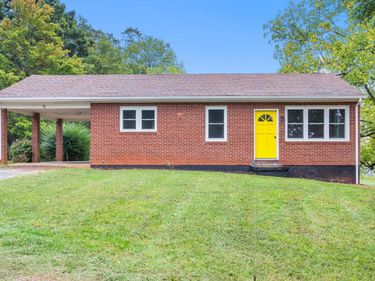 73 Half Moon Lane, Rustburg, VA 24588