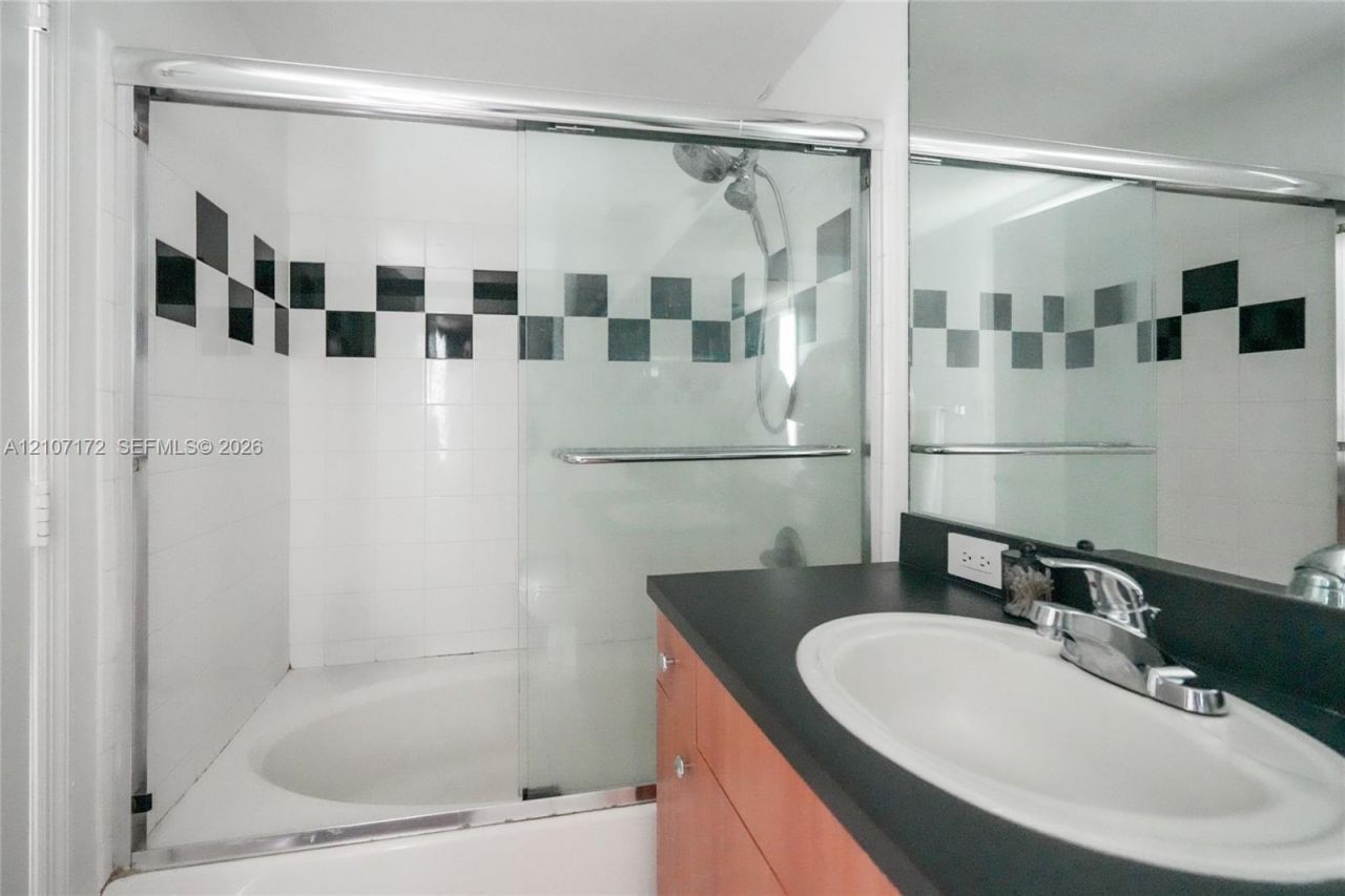 1330 West Ave , Unit 909, Miami Beach, FL 33139 Photo