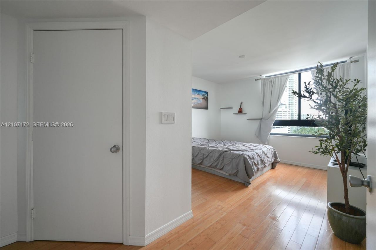 1330 West Ave , Unit 909, Miami Beach, FL 33139 Photo