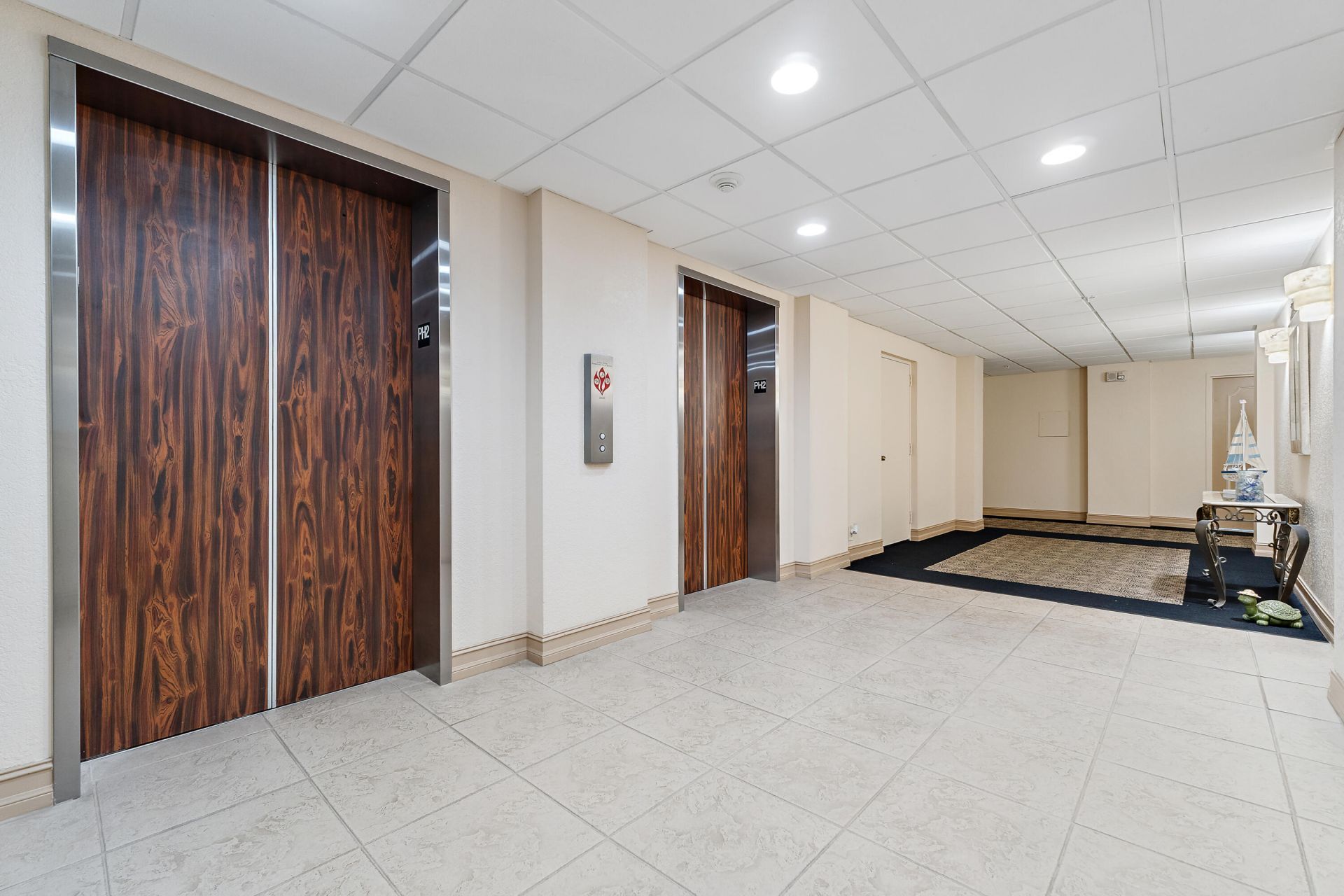 5440 N Ocean Drive, Unit PH205, Singer Island, FL 33404 Photo