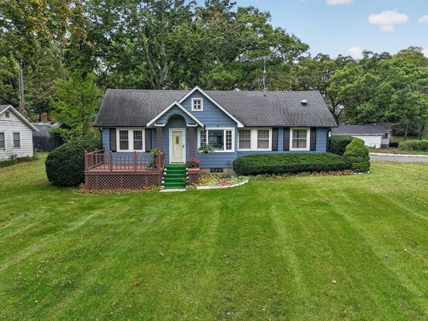 7990 W Lakeshore Dr, Burlington, WI 53105