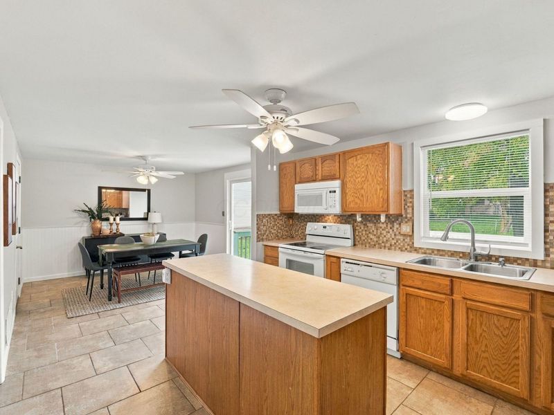 644 Dovalon Place , Galloway, OH 43119 Photo 16
