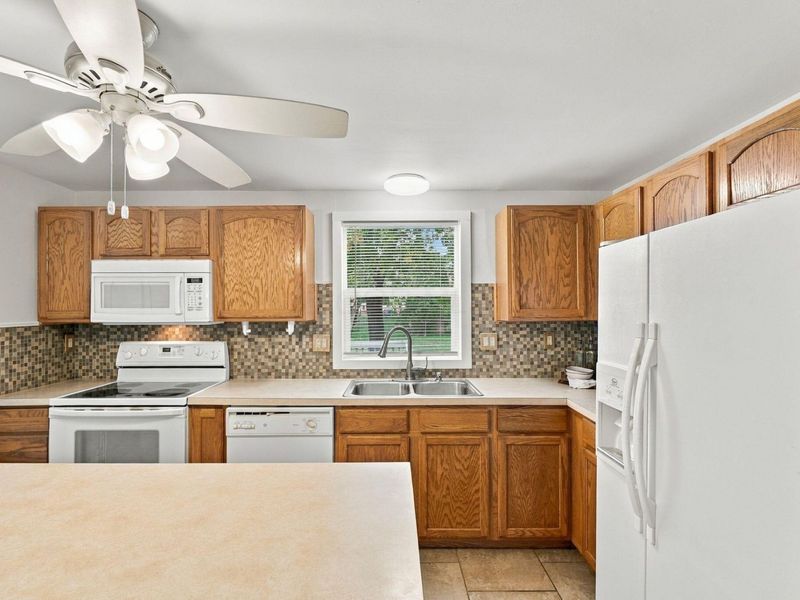644 Dovalon Place , Galloway, OH 43119 Photo 17