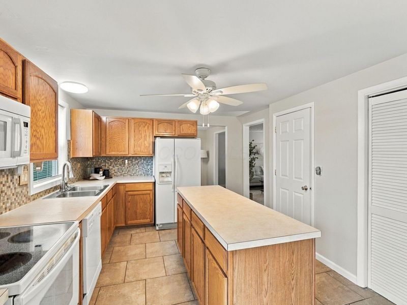 644 Dovalon Place , Galloway, OH 43119 Photo 18